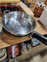 2 frying pans