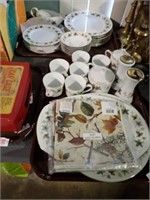 2 TRAYS IMPERIAL HAWTHORNE CHINA