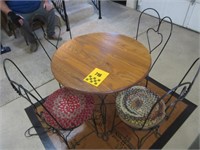 Ice Cream Table with 4 Chains - Nice Condition 30"