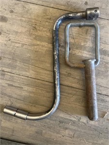 Hammer strap drawbar pin. Comes with a crank.
