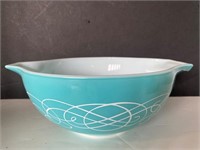 Vintage turquoise Pyrex handled mixing bowl