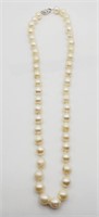 (N) Cultured Pearl Necklace with 10kt White Gold