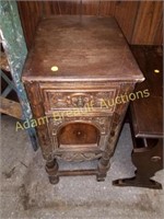 ANTIQUE SINGLE DRAWER END TABLE