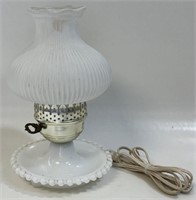 NICE VINTAGE MILKGLASS ACCENT LAMP W FROSTED SHADE