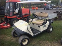 EZ-GO TWO SPEED ELECTRIC GOLF CART W/ CHARGER