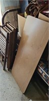 (5) WOOD FOLDING CHAIRS & 4 FOOT FOLDING TABLE