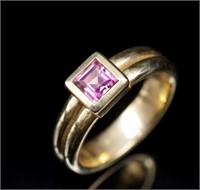 Pink tourmaline and 9ct yellow gold ring