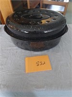 Vintage enamal ware / granite ware roaster