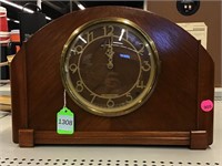 Antique Wood Veneer Mantle Clock. Seth Thomas