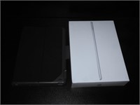 IPad 6th Generation & Logi Keyboard & Holder