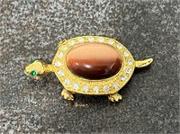 Beautiful Gold-Toned Turtle Brooch