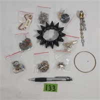 Lot of costume jewelery