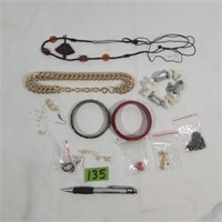 Lot of costume jewelery