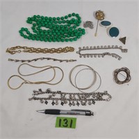 Lot of costume jewelery