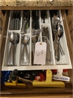 Silverware/content of drawer