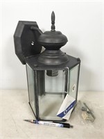 Quorum 717-17 1-light outdoor wall lantern, color