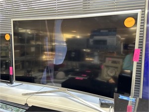 SAMSUNG 40IN CURVED FLAT SCREEN TV AS IS