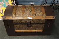 CAMEL BACK TRUNK WITH TRAY