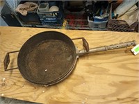 16" cast aluminum fry pan with basket