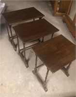 Lot of 3 nesting tables