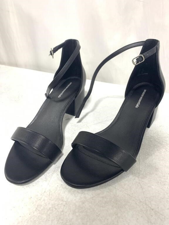 AMAZONESSENTIALS WOMENS FAUX LEATHER HEELS SZ9