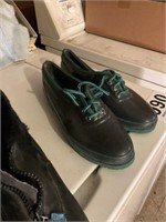 Men’s rubber shoes
& boots both size 10