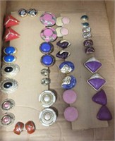 TRAY OF COSTUME JEWELRY