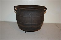 Gatemarked Cast Iron Bean Pot