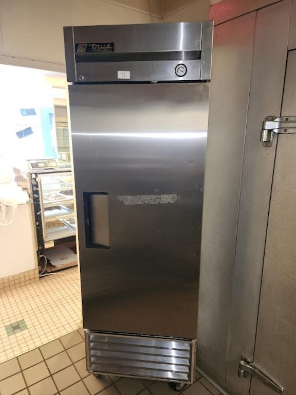 TRUE T-23F SOLID DOOR REACH IN FREEZER