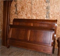 Thomasville Solid Mahogany Sleigh Bed Queen Size