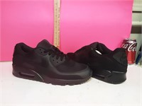 Brand New Mens 10.5 Nike Airmax Sneakers