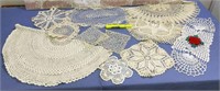 BOX LOT: 12 DOILIES