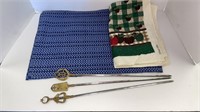 (3) metal skewers (2) placemats & kitchen towel