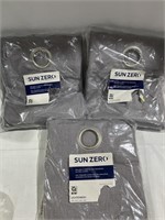 $90.00 set of 3 SUN ZERO curtains size 50 X 95