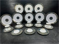 31 PC OF ROYAL DOULTON 'CARLYLE' CHINA
