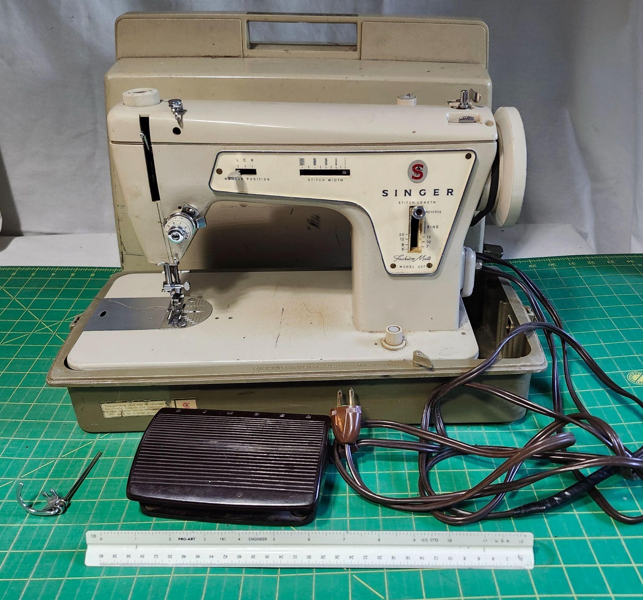 Vintage Singer fashion mate 237 sewing machine