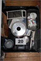 LOT OF KITCHEN ITEMS