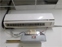 Carrier Xpression room AC with remote