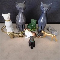 Royal Doulton & Curio Cabinet Cats Collection Plus
