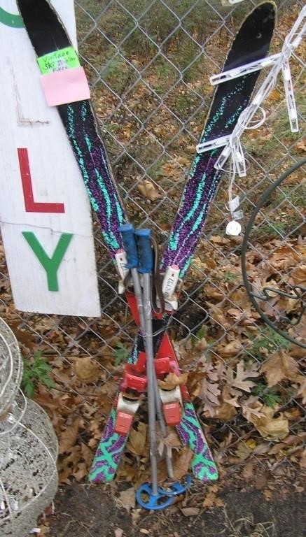 Vintage snow ski display piece with pole