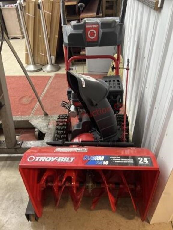 Troy built 24in snow blower