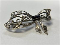 14K Filigree Bow Pin