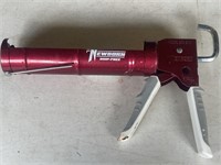 Newborn caulking gun