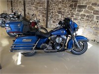 Blue Harley Davidson Electroglide Ultra Classic