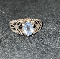 Size 3 ring Beautiful I don’t see markings please