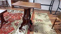 SMALL ANTIQUE EASTLAKE PINE SIDE TABLE