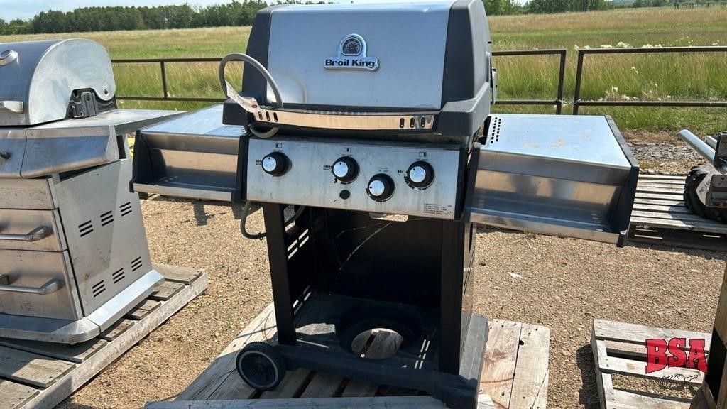 BroilKing Natural Gas BBQ