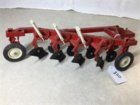 IH 4 BOTTOM PLOW