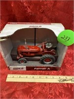 CASE FARMALL  A ERTL TRACTOR