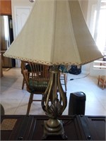 D - TABLE LAMP W/ SHADE (L22)